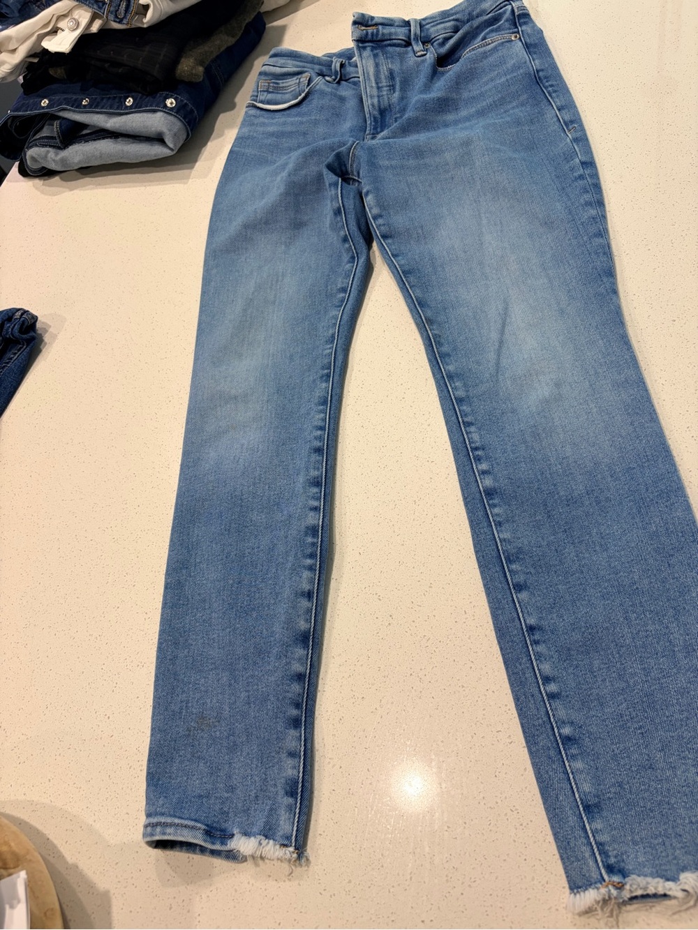 Good American Light Wash High-Rise Skinny Jeans with Frayed Hem